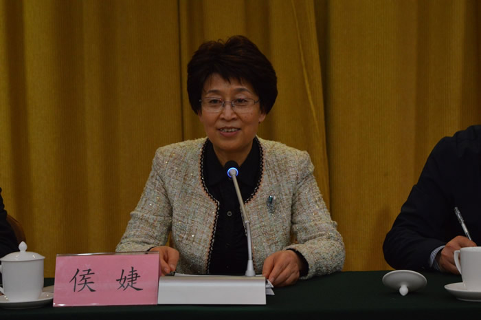 侯婕主委作工作報告.JPG